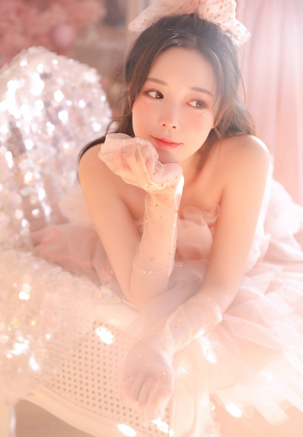 漂亮粉嫩学生妹衬衫萝莉写真图片